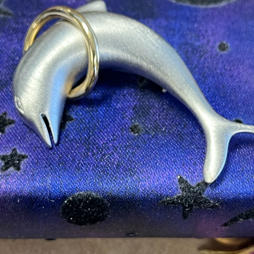 Lady Remington Dolphin Brooch Vintage Mixed Metals EUC - Picture 2 of 4